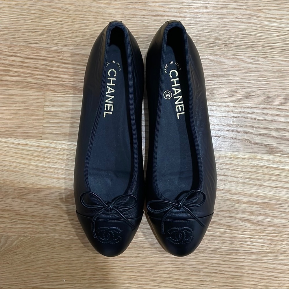 Chanel 39C black leather ballerinas